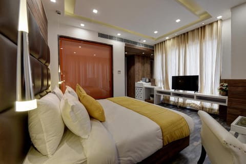 GOLDEN TREE Hotel in Noida