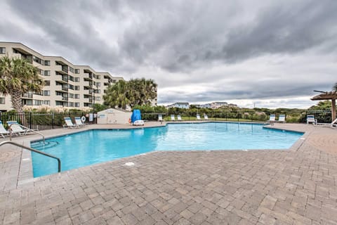 Sands Villa Resort Oceanfront Condo with Pools! Condominio in Atlantic Beach