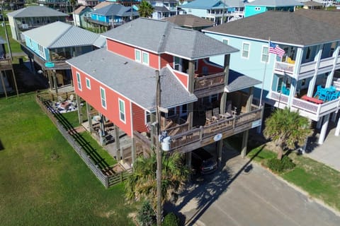 Easy Breezy Crystal Beach Getaway with Ocean View! House in Crystal Beach