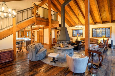 Expansive Tahoe Escape with Hot Tub Ski and Hike Casa in Incline Village
