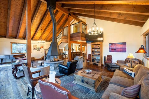 Expansive Tahoe Escape with Hot Tub Ski and Hike Haus in Incline Village