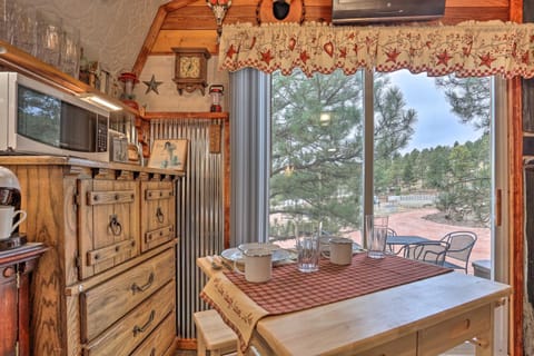 Sundance Cabin Tiny Home Near Mt Rushmore! Casa in East Custer