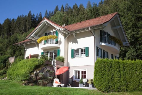 Facade/entrance, Balcony/Terrace