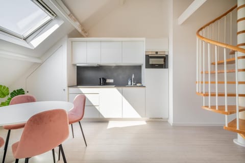 Kitchen or kitchenette, pet friendly, stove