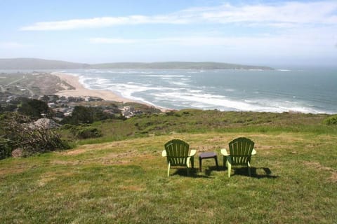 Abalone Alcove! Hot Tub! Pool Table! AMAZING VIEWS! Fast WiFi!! Dog Friendly! House in Dillon Beach