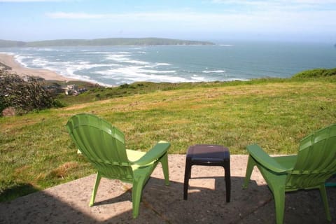 Abalone Alcove! Hot Tub! Pool Table! AMAZING VIEWS! Fast WiFi!! Dog Friendly! Haus in Dillon Beach
