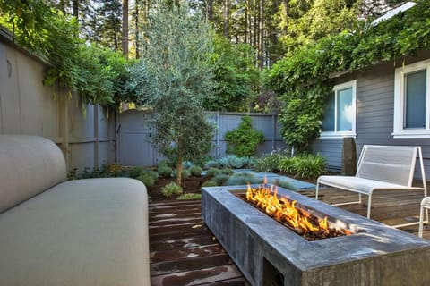 The River Oasis! Private Pool!! Hot Tub!! Sauna!! Fire Table!! BBQ! Fast WiFi!! Close to town! Haus in Guerneville