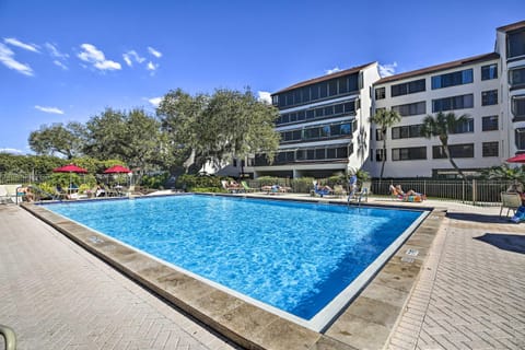Sunny Siesta Key Condo with Beach Access and Pool! Condominio in Siesta Beach