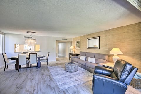 Sunny Siesta Key Condo with Beach Access and Pool! Condominio in Siesta Beach