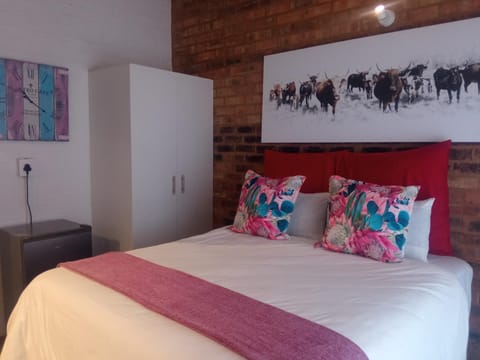 Royal Stina Hotel-style with Swimming pool Bed and Breakfast in Johannesburg