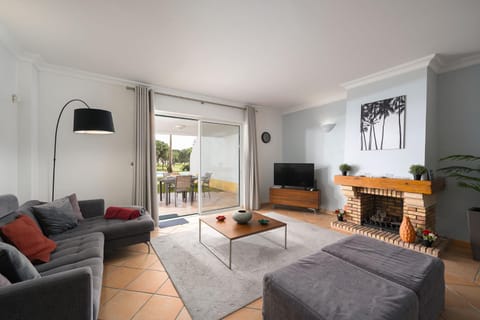 Modern 2 Bedroom Apartment in Vila Sol Golf Resort Condo in Quarteira