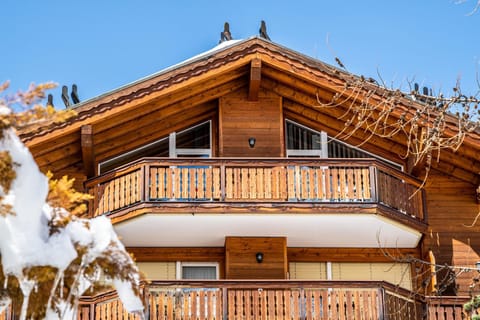 Property building, Facade/entrance, Off site