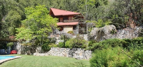 Casa de Montaña inmersa en Bosque Nativo House in San Jose de Maipo