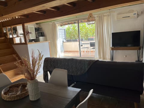 Duplex lumineux sur gde TERRASSE, BALNEO double, parking privé, CLIM, local vélos Apartment in Provence-Alpes-Côte d'Azur