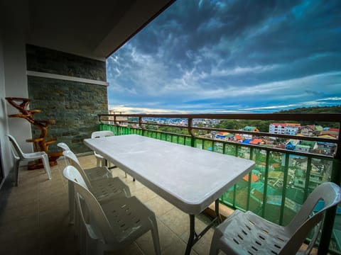 Bristle Ridge 2 bedroom Panoramic View Condominio in Baguio