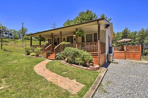 Nature Escape in Wytheville with Covered Porch! Haus in Wytheville