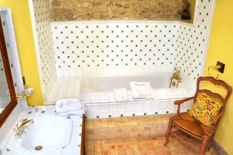 Chambres d'hôtes Château de Jonquières Bed and Breakfast in Narbonne
