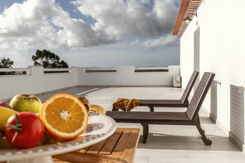 View (from property/room), Balcony/Terrace, Dining area