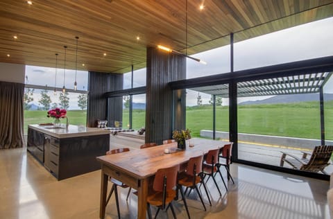 Kitchen or kitchenette, Dining area, Garden view