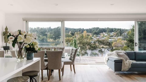 Dining area, Lake view