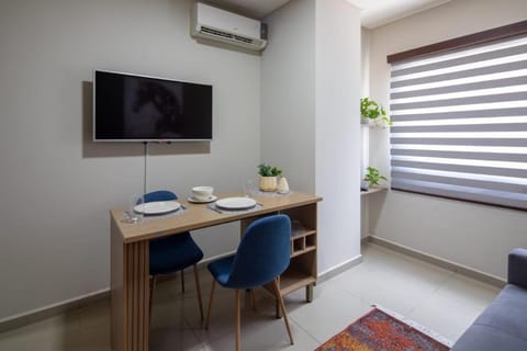 TV and multimedia, Living room, Seating area, Dining area, air conditioner