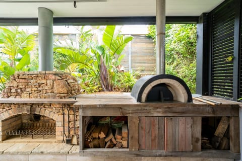 STYLISH BEACH HOME // MOMENTS FROM WATER Haus in Terrigal