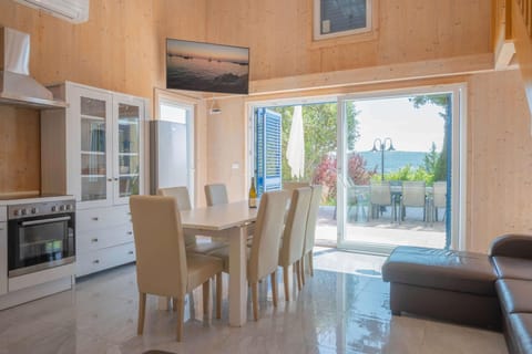 Kitchen or kitchenette, Living room, Seating area, Dining area, oven, pet friendly