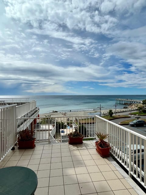 Day, View (from property/room), Balcony/Terrace, Beach, Sea view