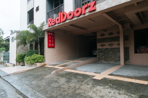 RedDoorz Plus at Canley Residential Hotel in Pasig