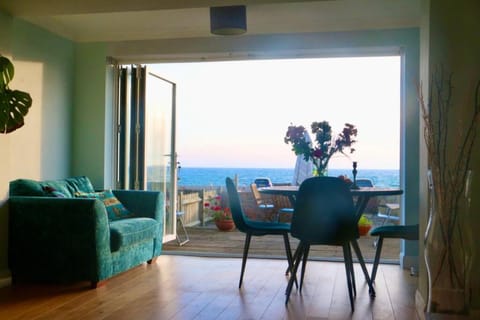 Serenity "your calm seafront retreat" By Air Premier House in Seaford