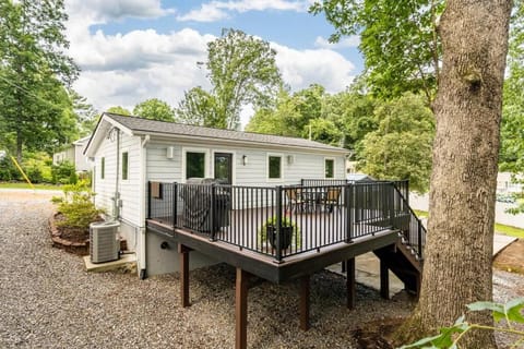 Luxury Cottage just 5 miles to downtown Asheville House in Asheville