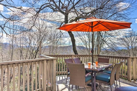 Luxe Rumbling Bald Retreat with Deck and Mountain View House in Lake Lure