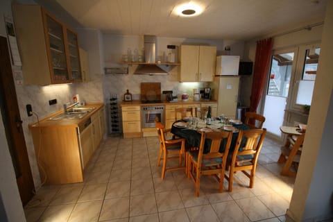 Kitchen or kitchenette, Dining area, Food, River view