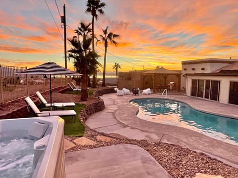 Trendy Desert Getaway Pool, Spa, Game Room House in Lake Havasu City