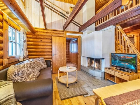 Holiday Home Ylläksen tunturihonkamaja 5 by Interhome House in Norrbotten County, Sweden