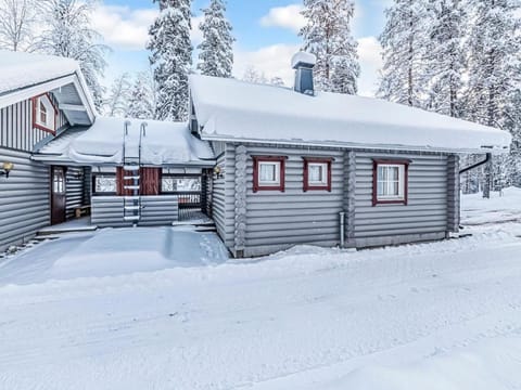 Holiday Home Ylläksen tunturihonkamaja 5 by Interhome House in Norrbotten County, Sweden