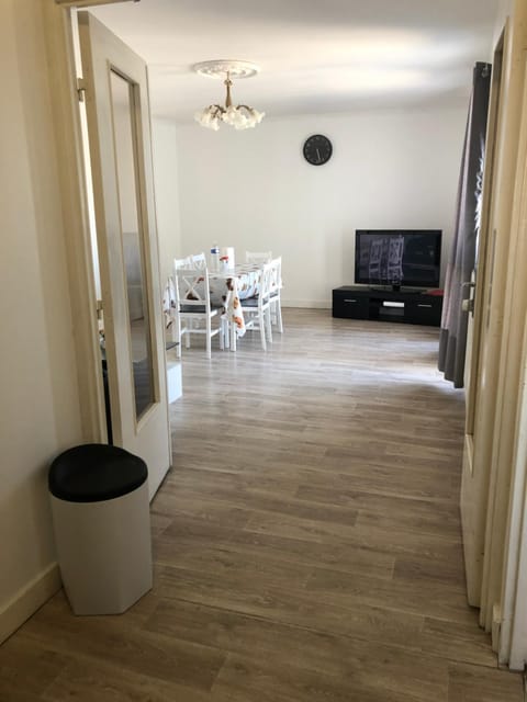 TV and multimedia, Living room, Dining area