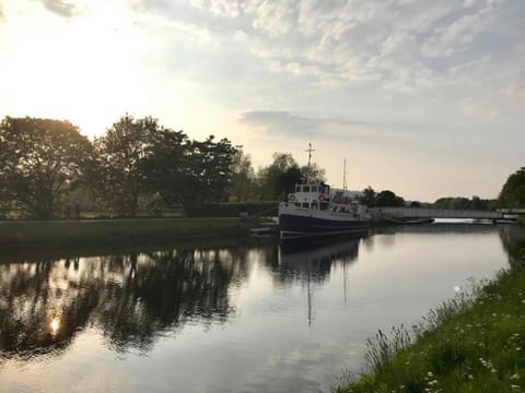 Inverness Lodge-Free Parking-Balcony-Sleeps 4 House in Inverness