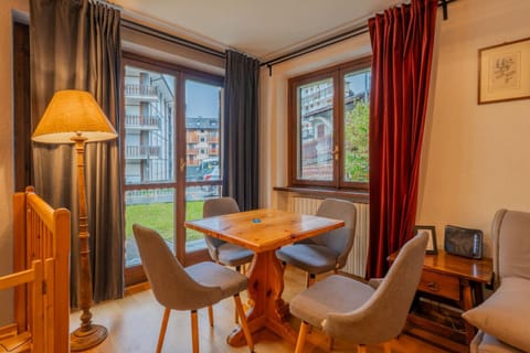 CASA JULIE - Accogliente rifugio nella quiete - COUR 0157 Apartment in Courmayeur