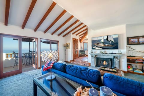 Gorgeous Oceanfront Villa With Panoramic Views Chalet in Avalon