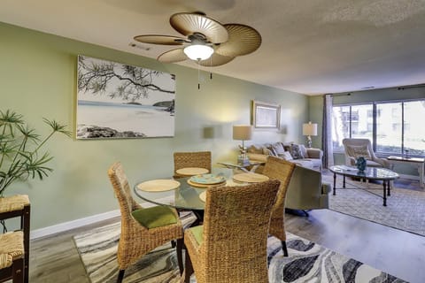 28 Springwood 2 BR Condo Forest Beach Maison in South Forest Beach