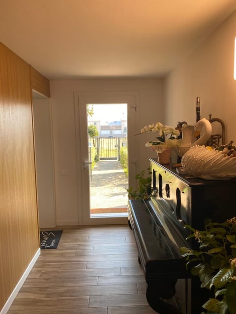 Facade/entrance, Decorative detail