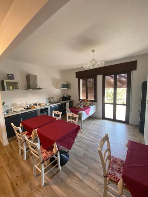 Dining area, Breakfast, minibar