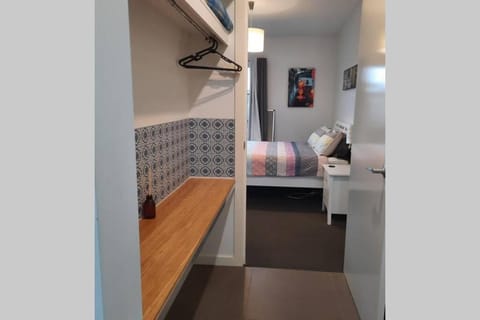 Modern 3 bedroom apartment, beach, surf & shops Condominio in Cape Woolamai