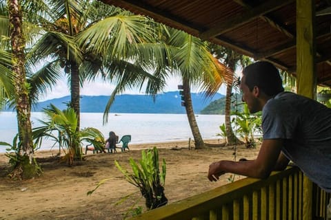 Facade/entrance, Living room, Beach