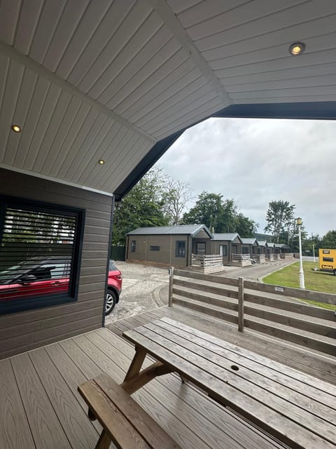 Inverness Lodge-Free Parking-Balcony-Sleeps 4 House in Inverness