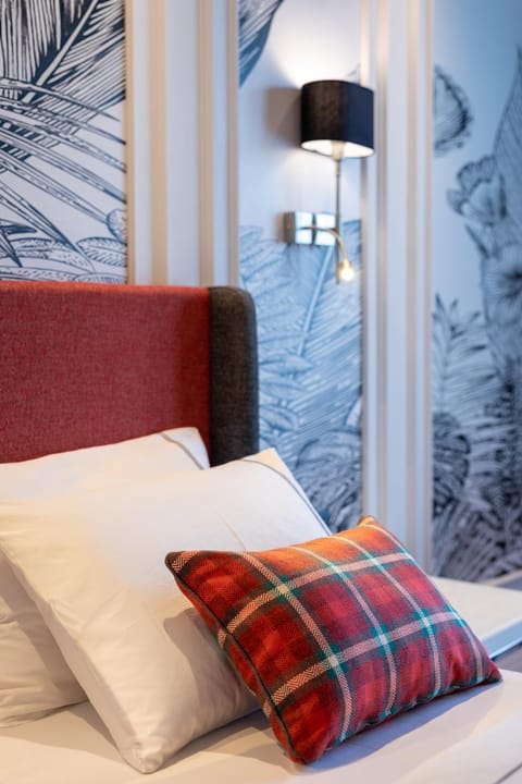 Bed, Massage, Decorative detail, Bedroom