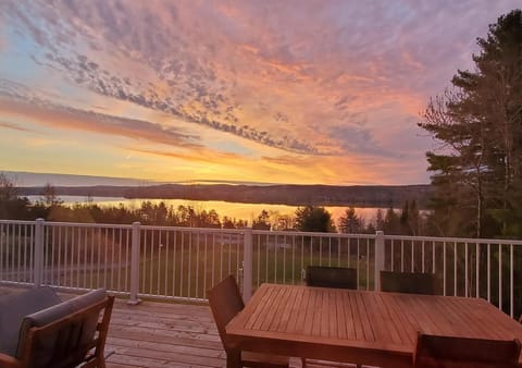 Patio, Day, Natural landscape, View (from property/room), Balcony/Terrace, Dining area, Lake view, Sunrise