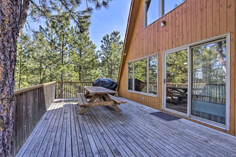 Cozy Black Hills Nature Retreat with Private Deck! Casa in West Pennington