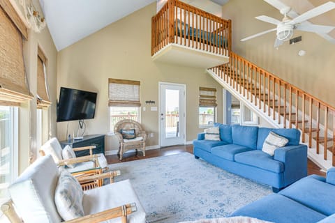 Walk to Crystal Beach Family Home with Deck House in Bolivar Peninsula